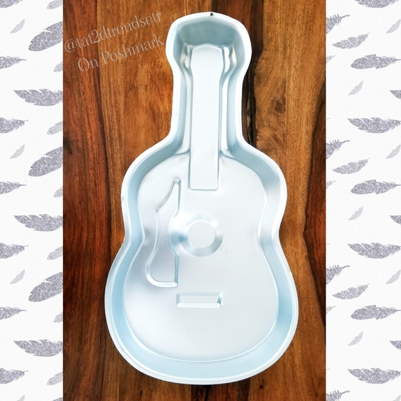 Wilton Acoustic Guitar Cake Pan
